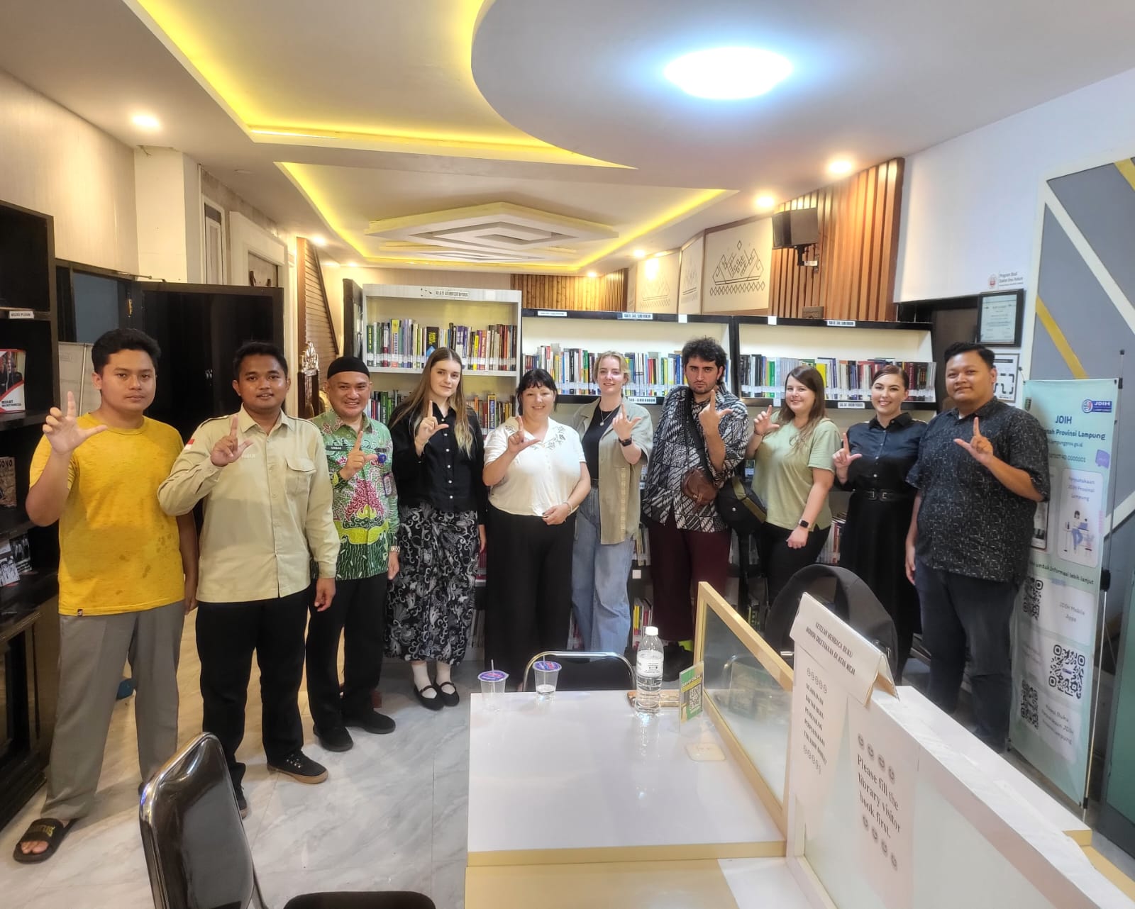 Biro Hukum Setda Provinsi Lampung Terima Kunjungan Mahasiswa Charles Sturt University Australia